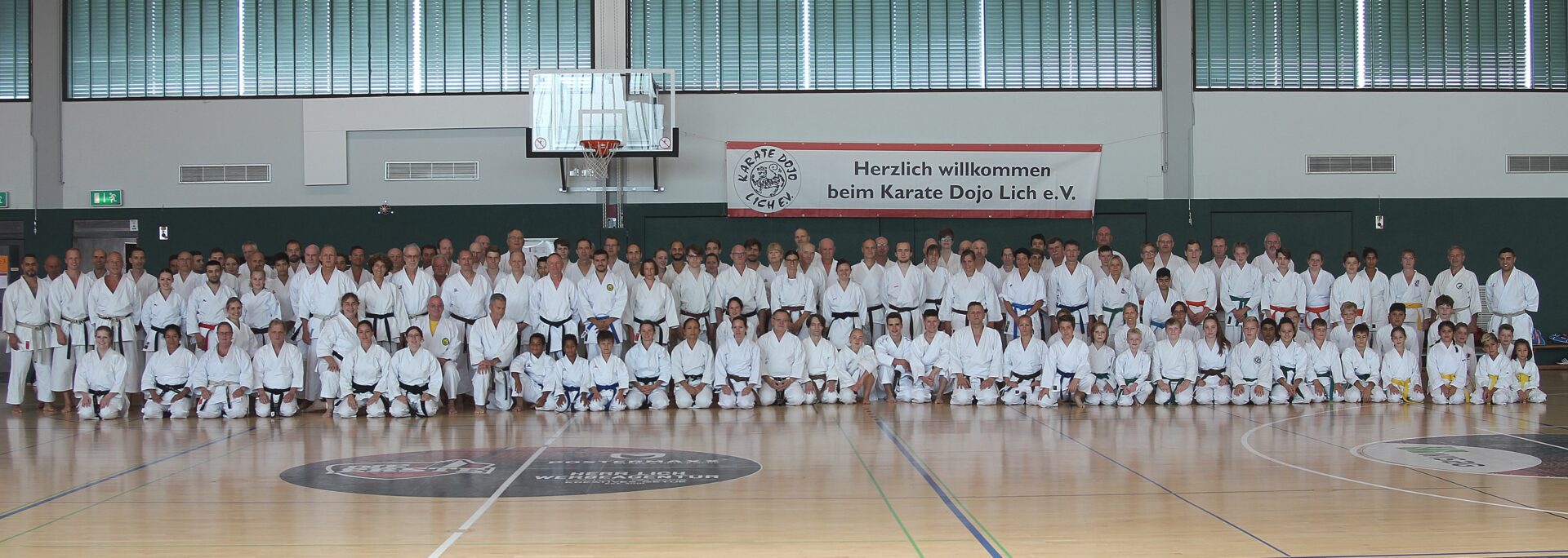 Gruppenbild aller Teilnehmer und Trainer des Kata-Marathon 2019 in Lich